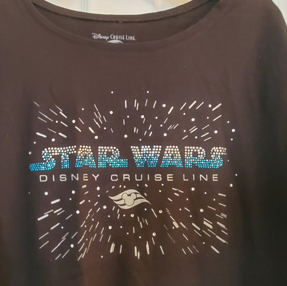Star Wars Disney Cruise Line top. - Picture 2 of 4